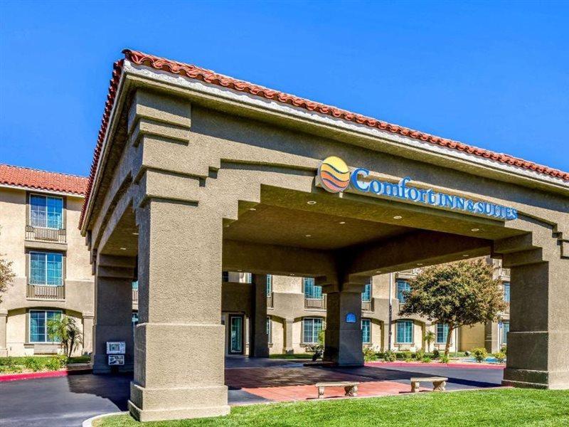 Comfort Inn & Suites Lancaster Antelope Valley Exterior photo